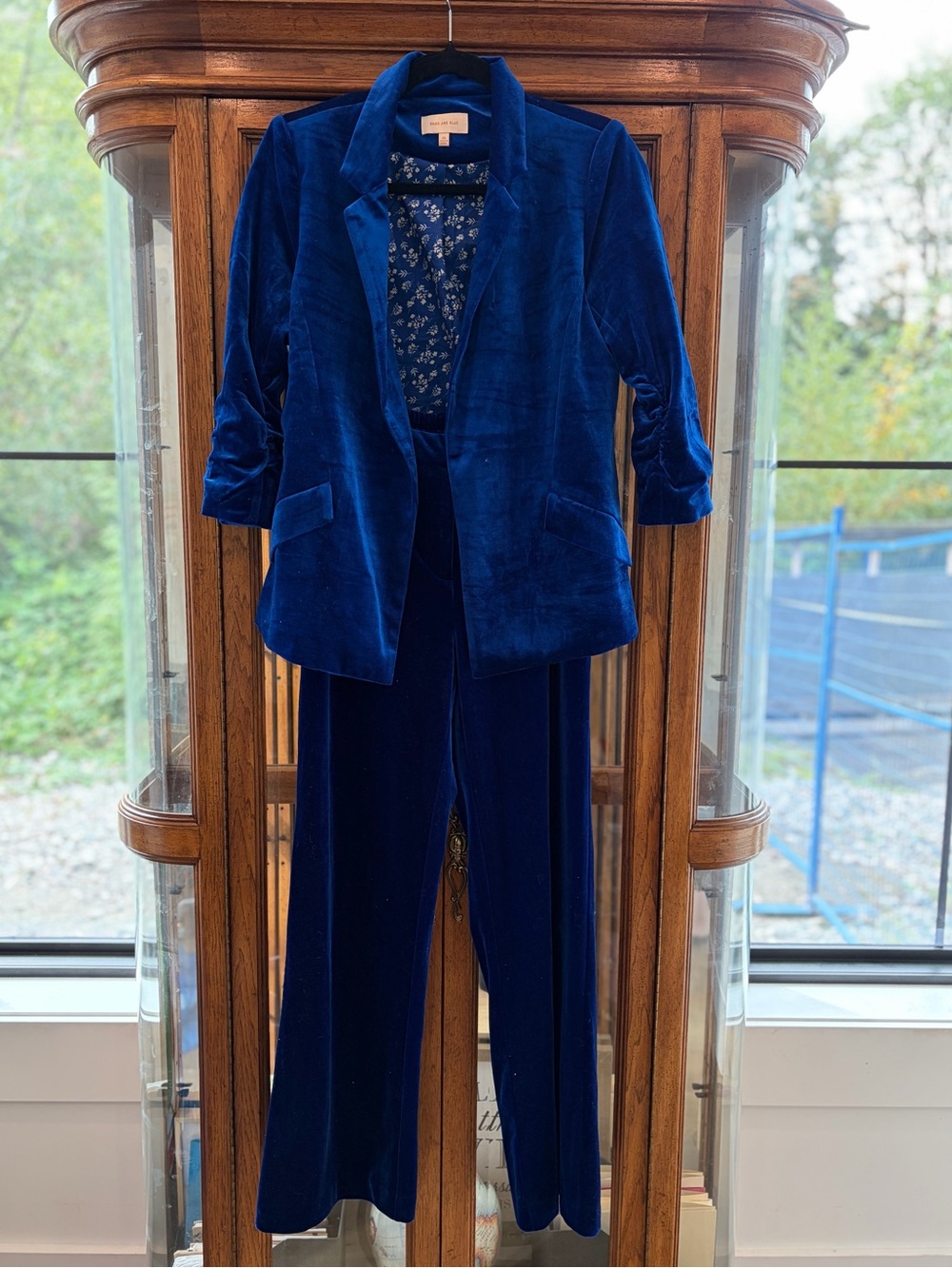 Skies Are Blue Royal Blue Velvet Wide-Leg 2 piece Suit